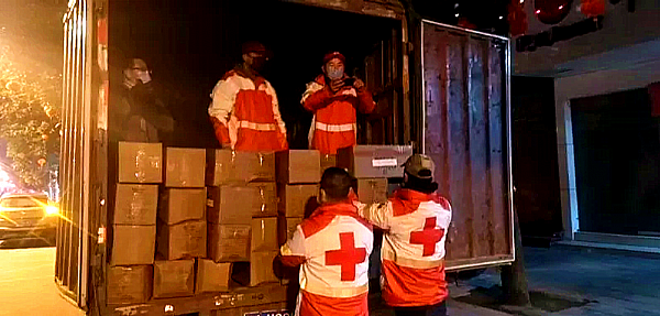 Kstar przekazuje pieniądze, maskę i UPS na walkę z koronawirusem