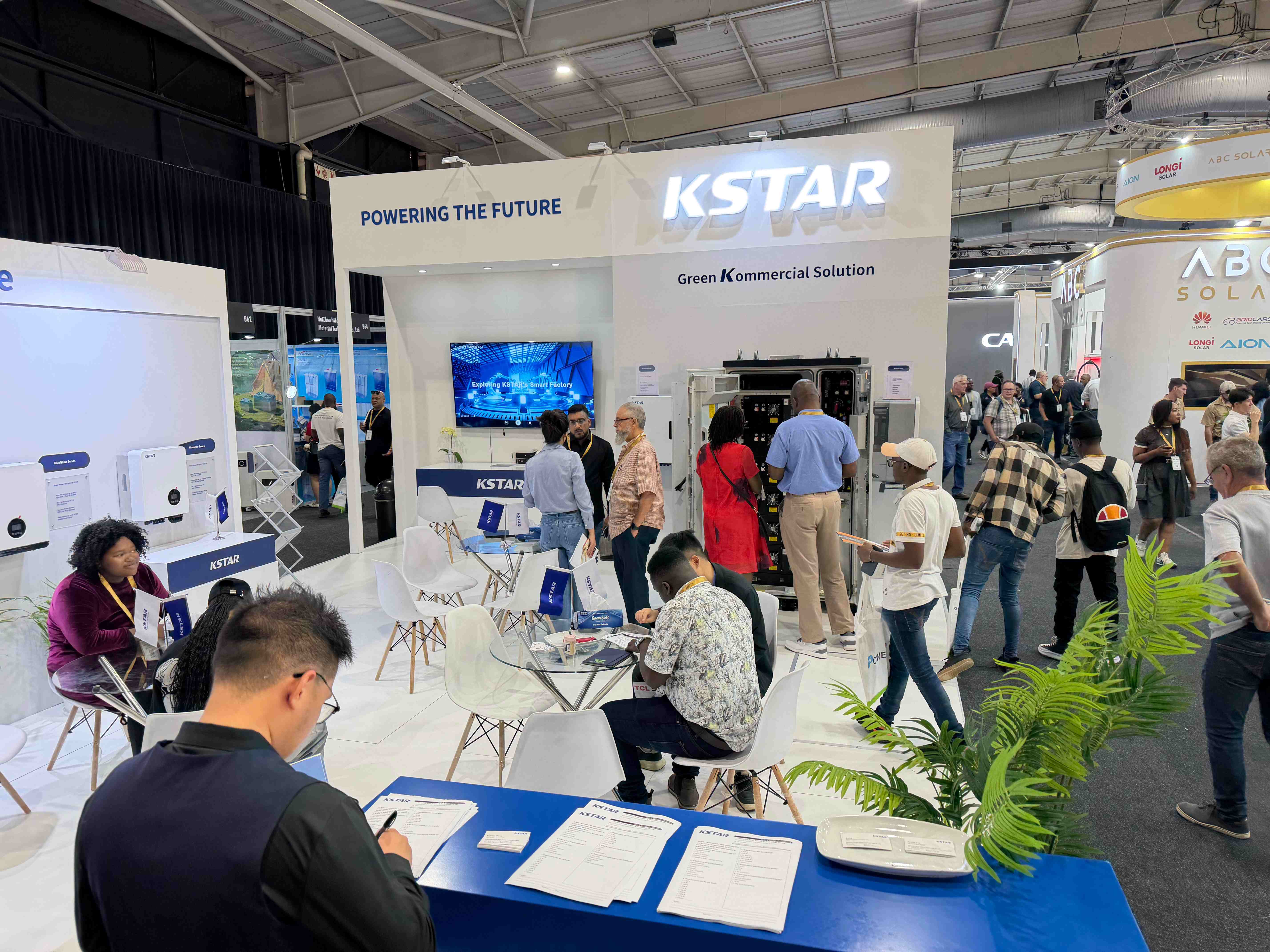 Rozwiązania solarne i magazynowania energii KSTAR na Solar & Storage Live Africa 2026